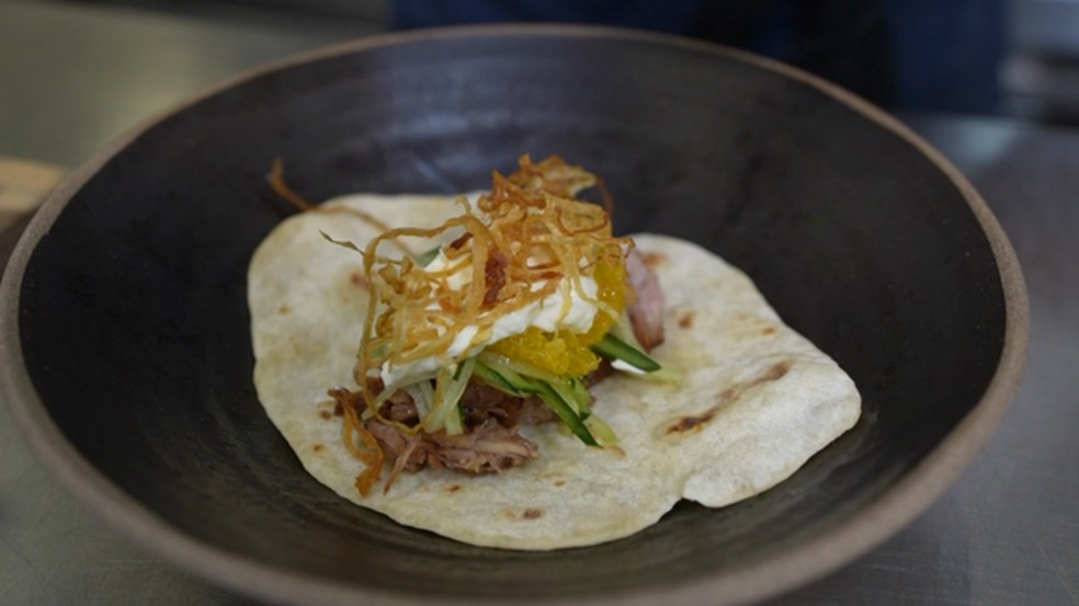 Manu Buffara ensina receita de sanduíche árabe de copa lombo