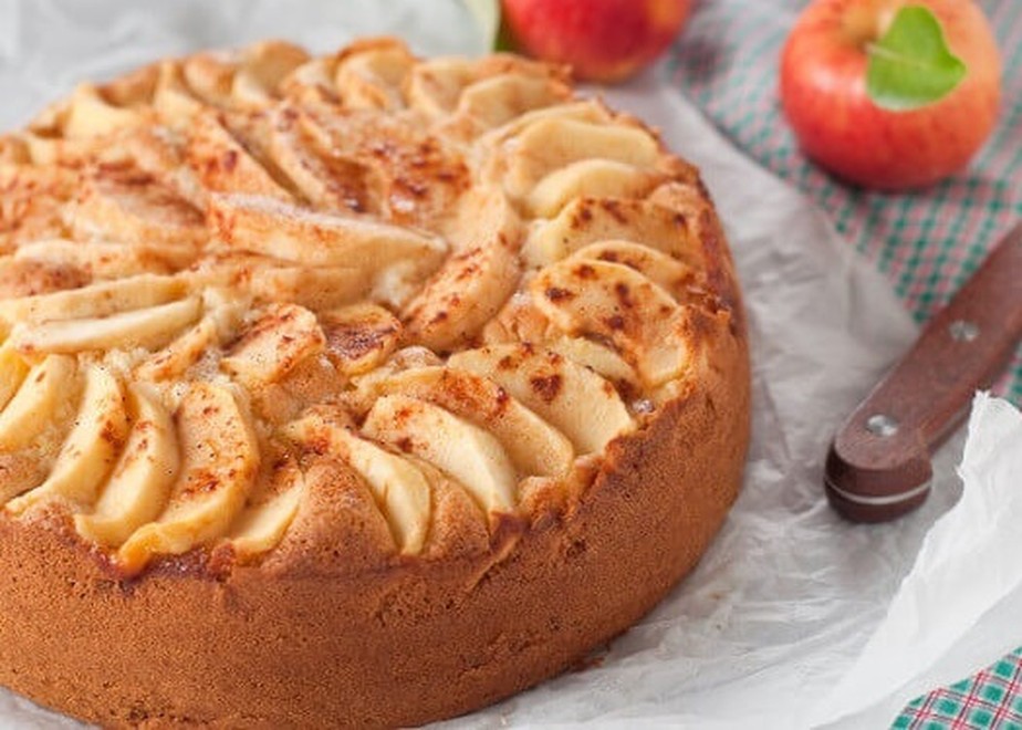 Prepare um bolo de liquidificador de maçã com canela