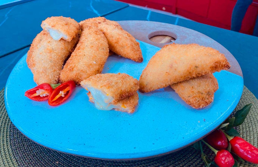 Empanado de frango recheado com queijo