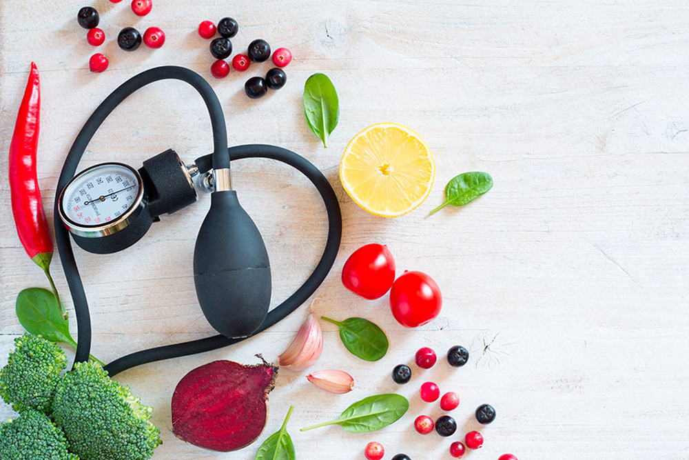 O que uma pessoa hipertensa deve comer? Nutricionista indica alimentos
