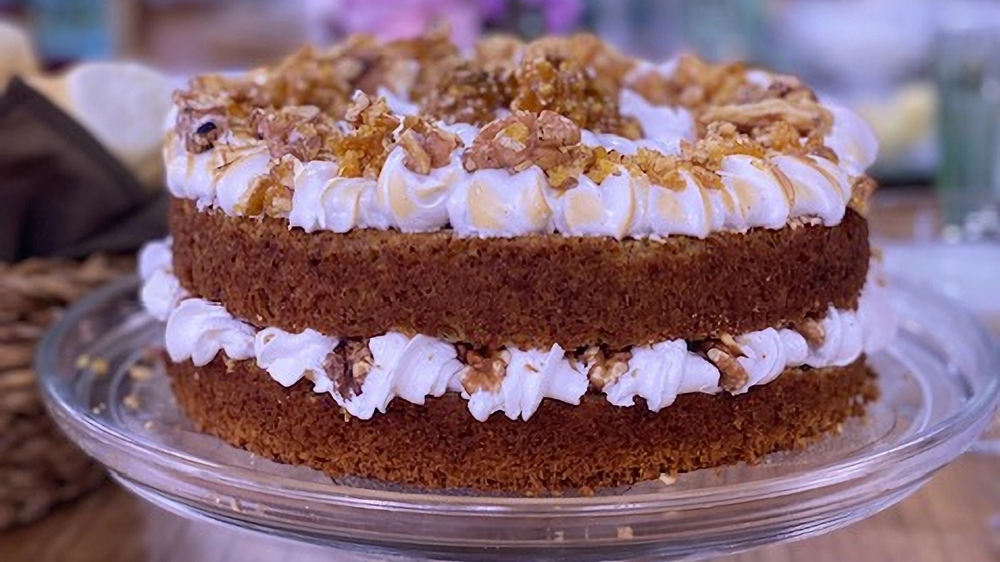 Bolo de nozes com merengue suíço