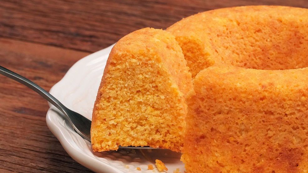 Bolo de milho de 4 ingredientes — Foto: Receitas