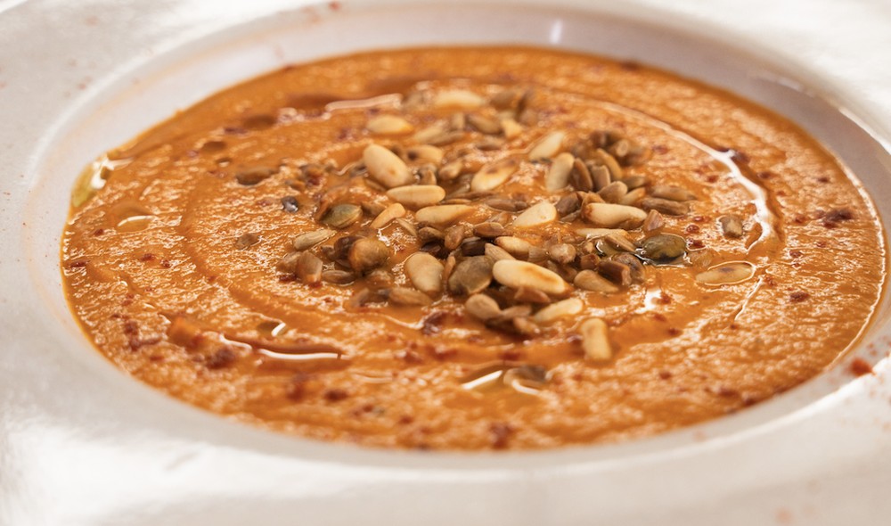 Sopa de tomates assados da Laura Miranda