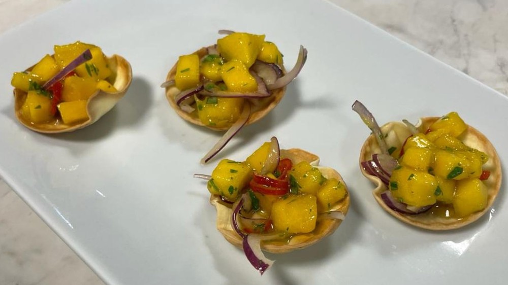 Ceviche saudável de manga na cestinha
