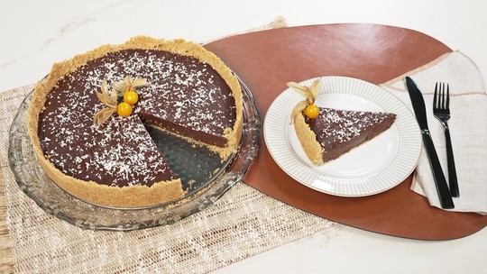 Torta de chocolate com biscoito - Foto: (Receitas)