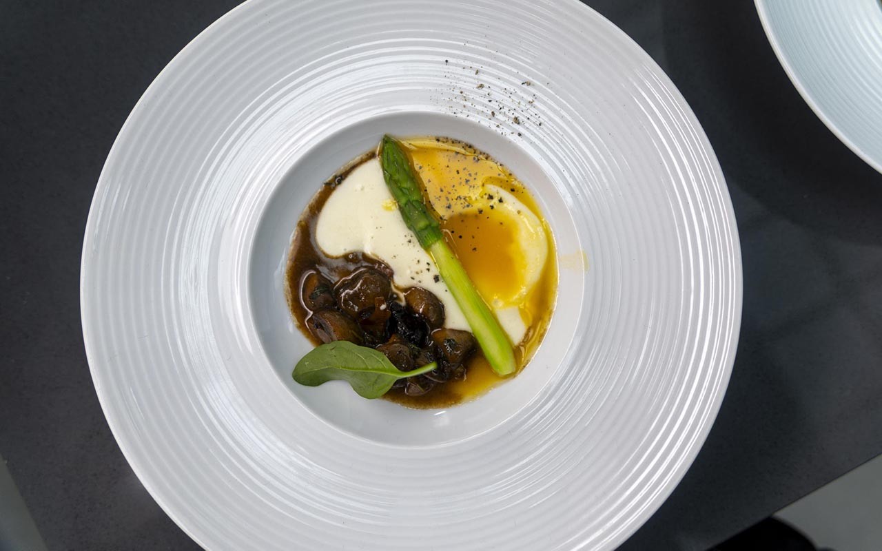 Purê de cará com cogumelos e aspargos do Alex Atala Receita Receitas