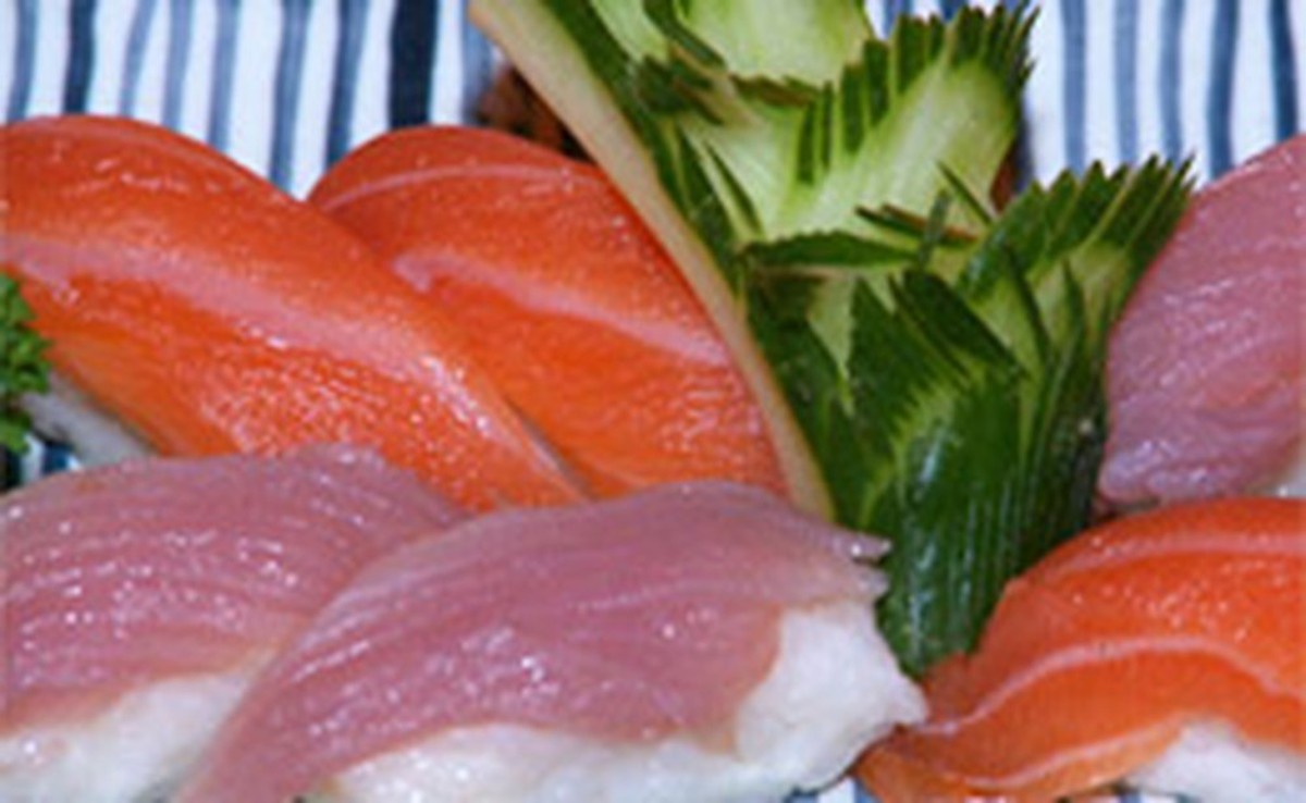 Como fazer sushi e sashimi de salmão e atum Peixes e frutos do mar Receitas