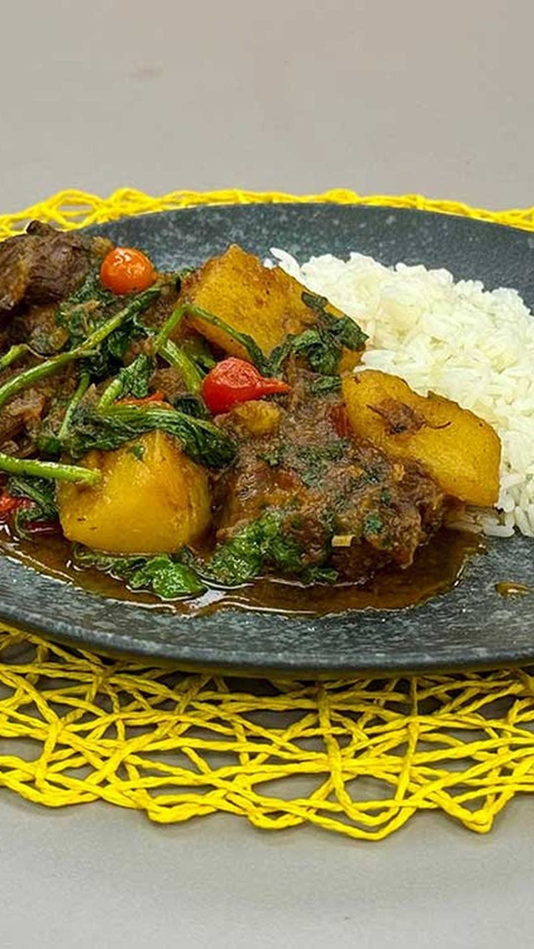 Yalangoch qizlarning fotosuratlari baland