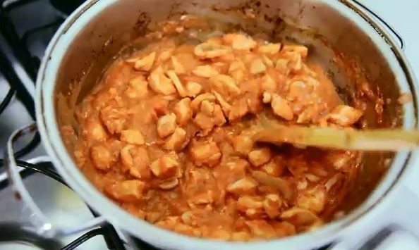 Estrogonofe de frango com creme de inhame | Receitas