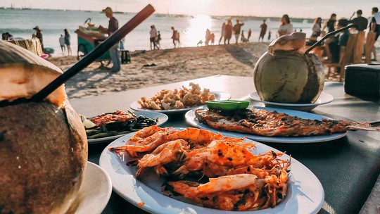 Comida de praia: como evitar intoxicação alimentar no calor