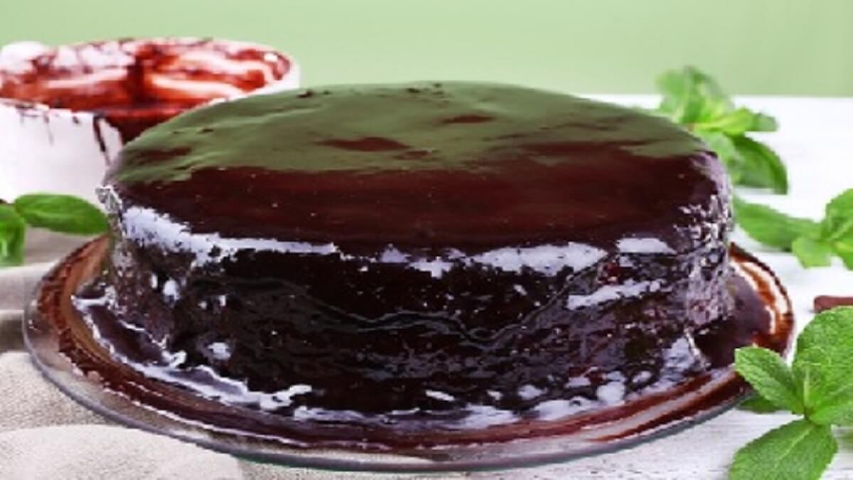 Bolo de chocolate com balas de hortelã | Receitas