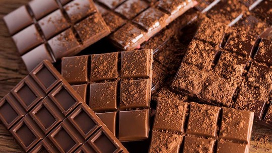 Comer muito chocolate faz mal? Médico tira dúvida