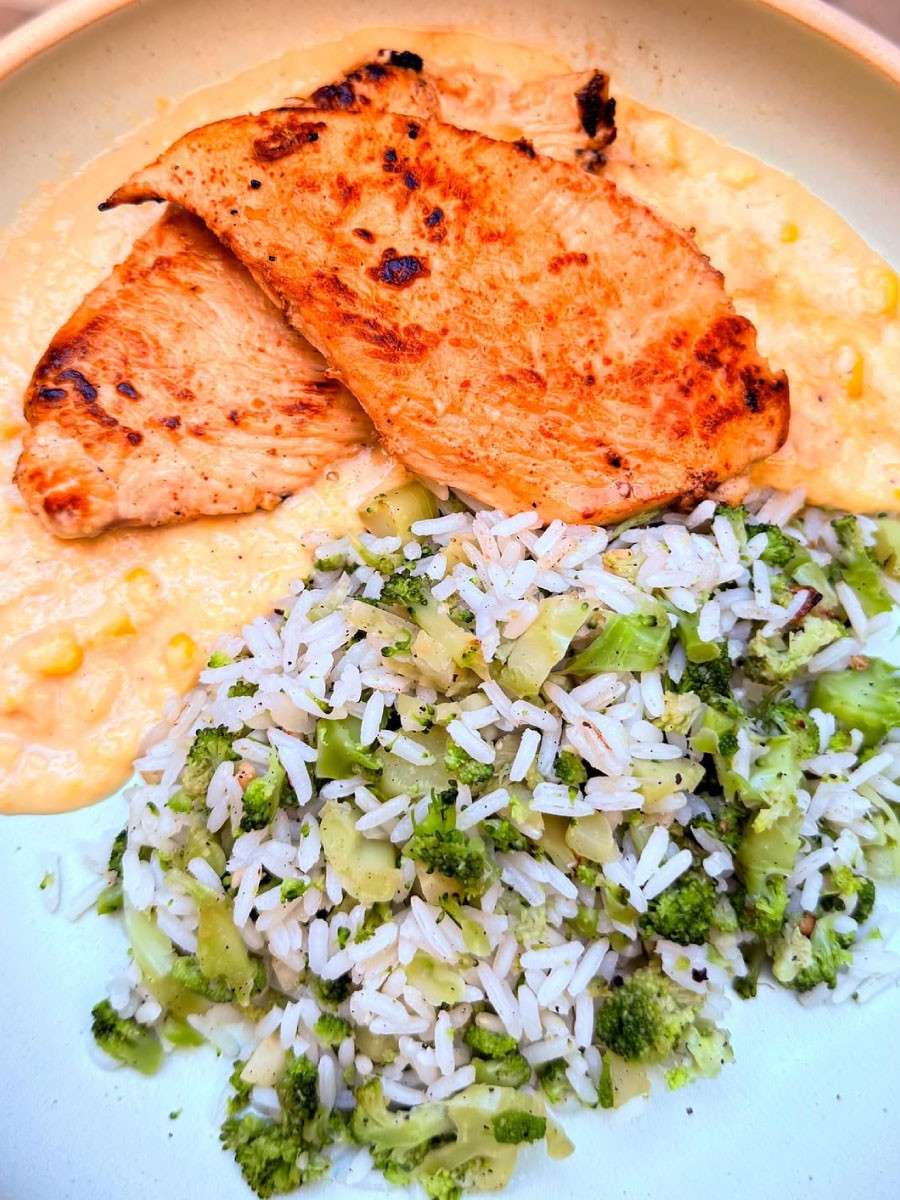 Frango, Arroz com Brócolis e Creme Milho