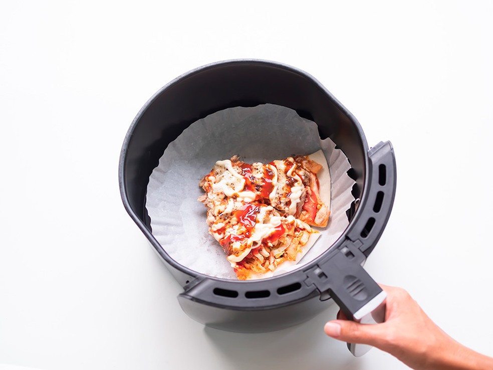 Como requentar pizza amanhecida na air fryer micro ondas frigideira e forno Dicas e Tecnicas Receitas