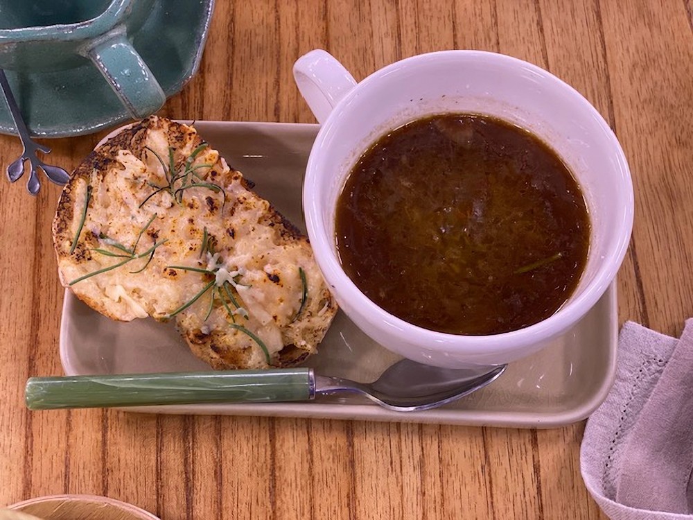 Sopa de cebola fácil e rápida