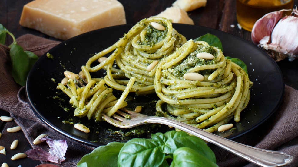 Receita de macarrão tagliatelle com pesto de pistache
