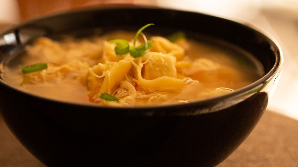 Sopa de Capeletti fácil para o outono