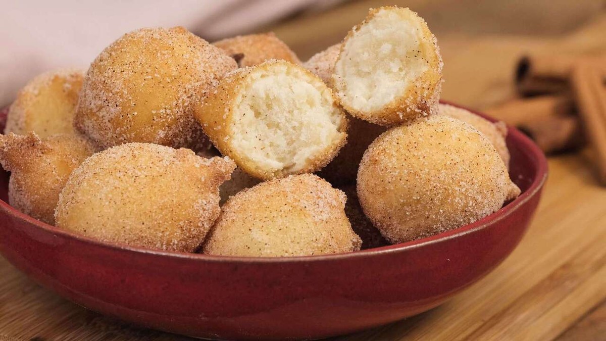 Bolinho de chuva sem ovo e sem leite | Bolos | Receitas