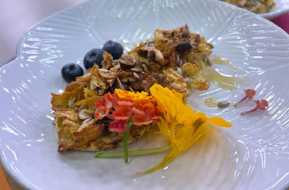 Banana com castanha para o café da manhã — Foto: Daniela Meira/Globo