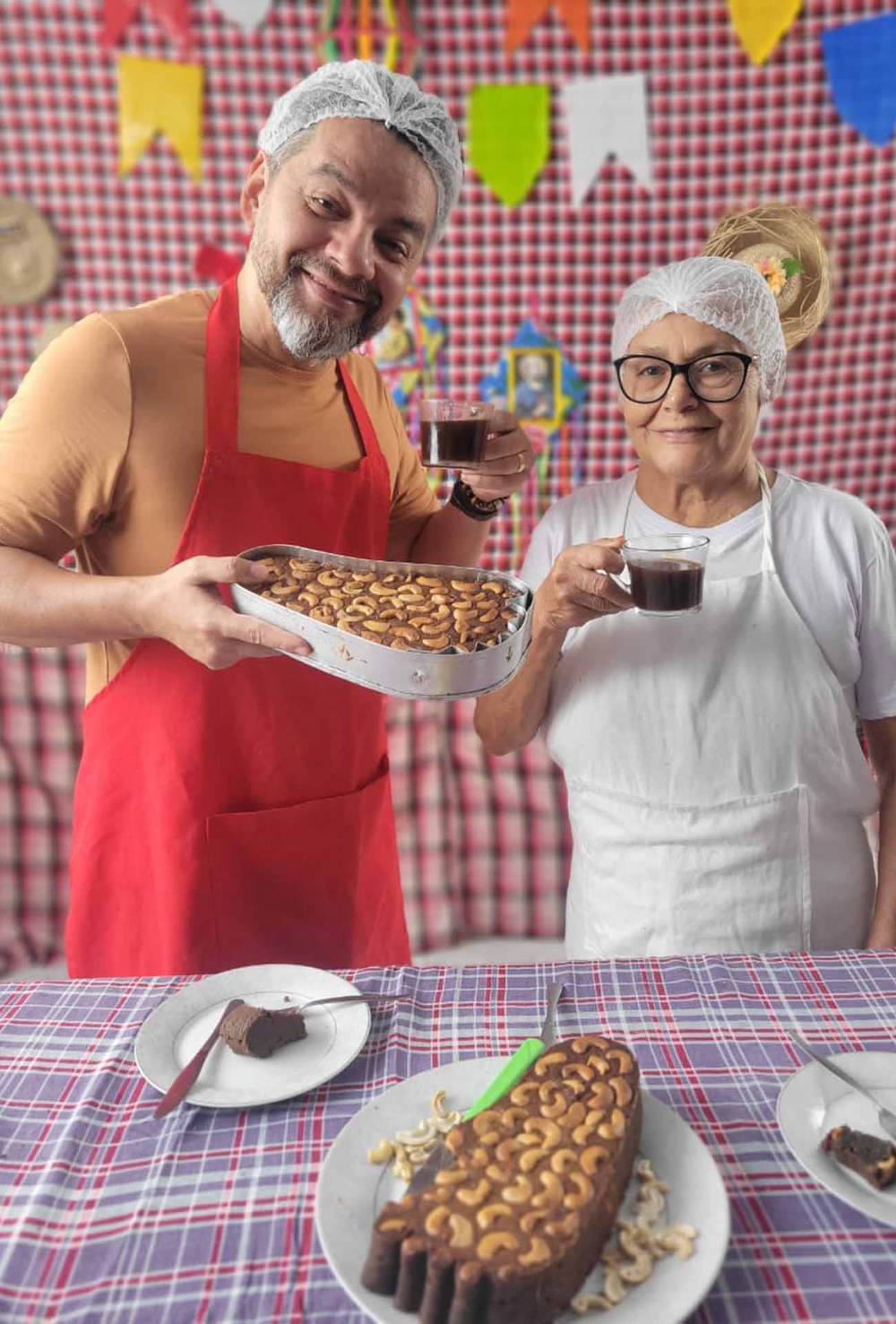 Bolo pé de moleque gigante: aprenda versão reduzida da receita que pesa 2 toneladas em Caruaru