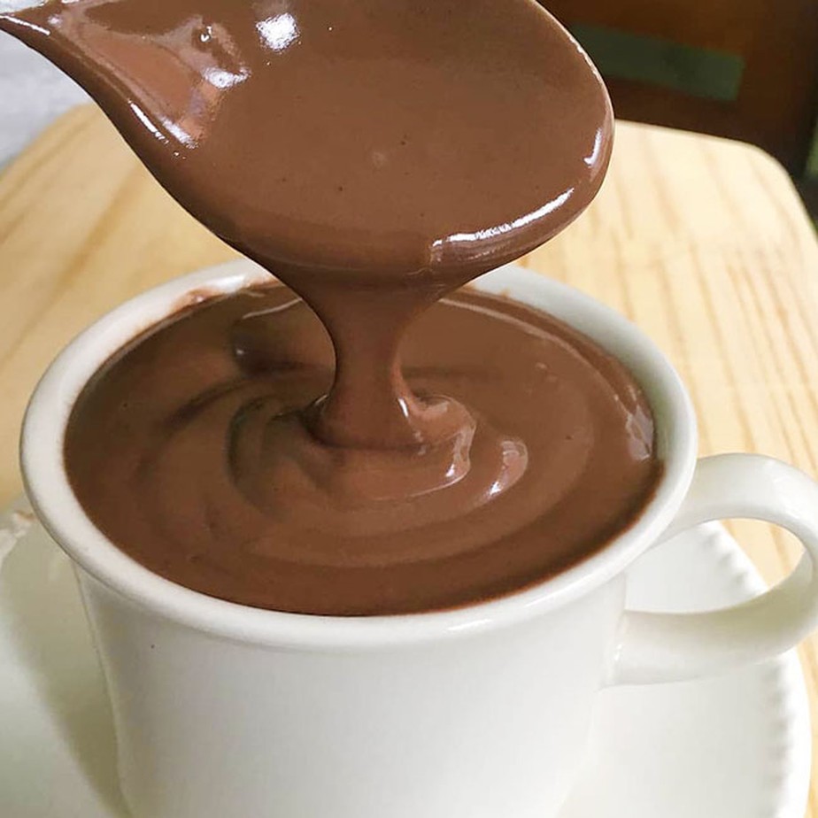 Veja como fazer um chocolate quente cremoso