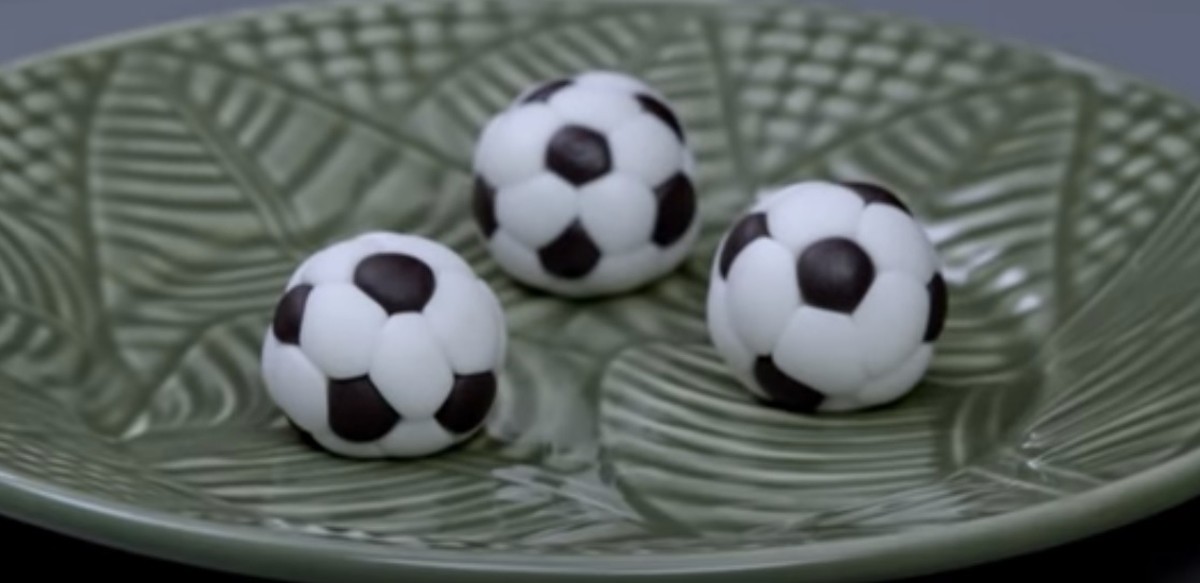 Bola de futebol com pasta americana Fazendo a Festa Receitas