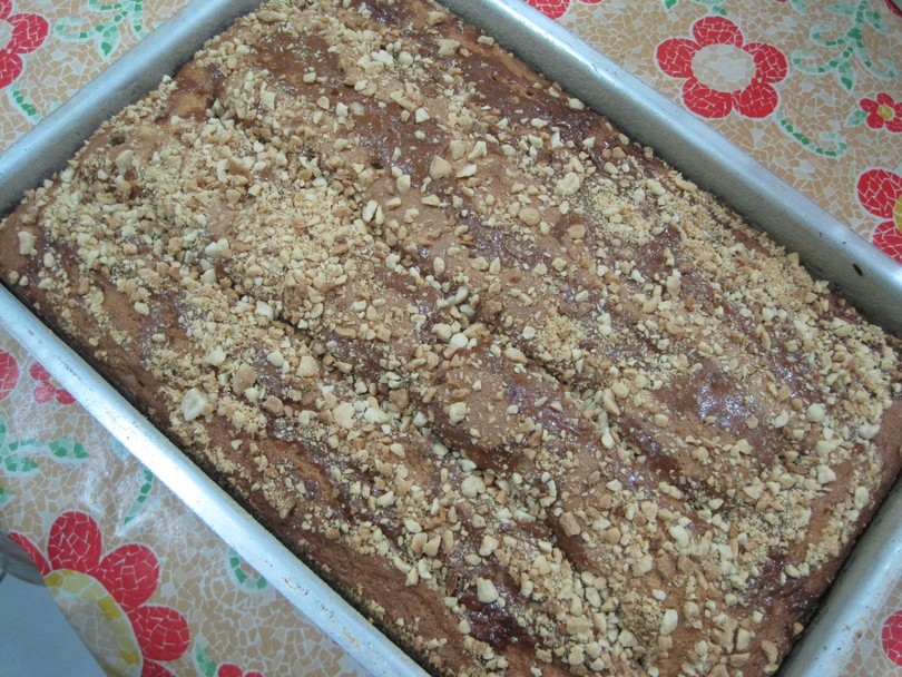 CUCA DE DOCE DE LEITE COM AMENDOIM | Receitas