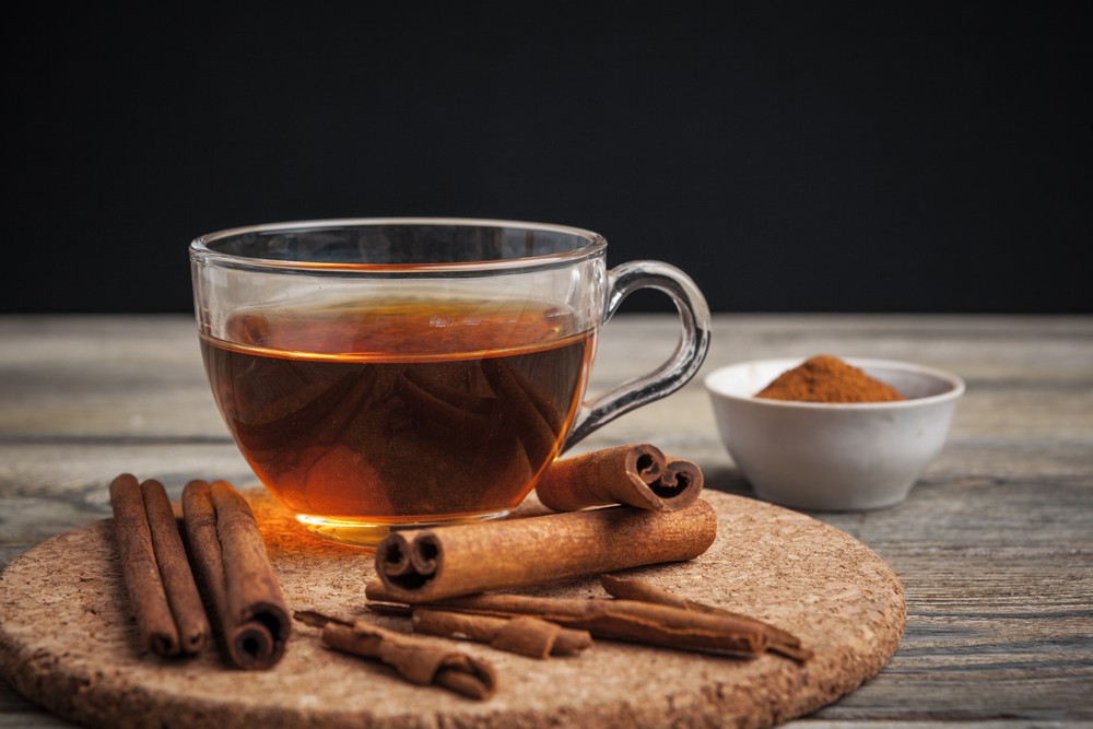 Chá de canela: saiba para que serve e seus benefícios