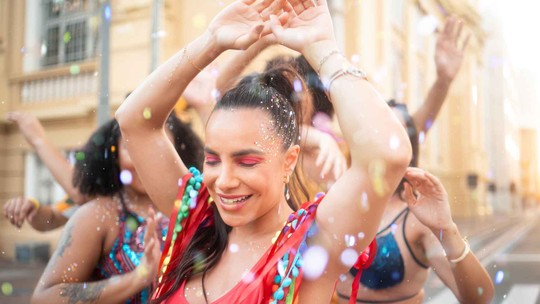 Dicas de alimentação saudável para o corpo aguentar a folia