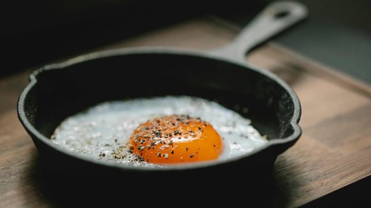 Você sabe quantas calorias tem um ovo frito com essa quantidade de óle, Fried Eggs