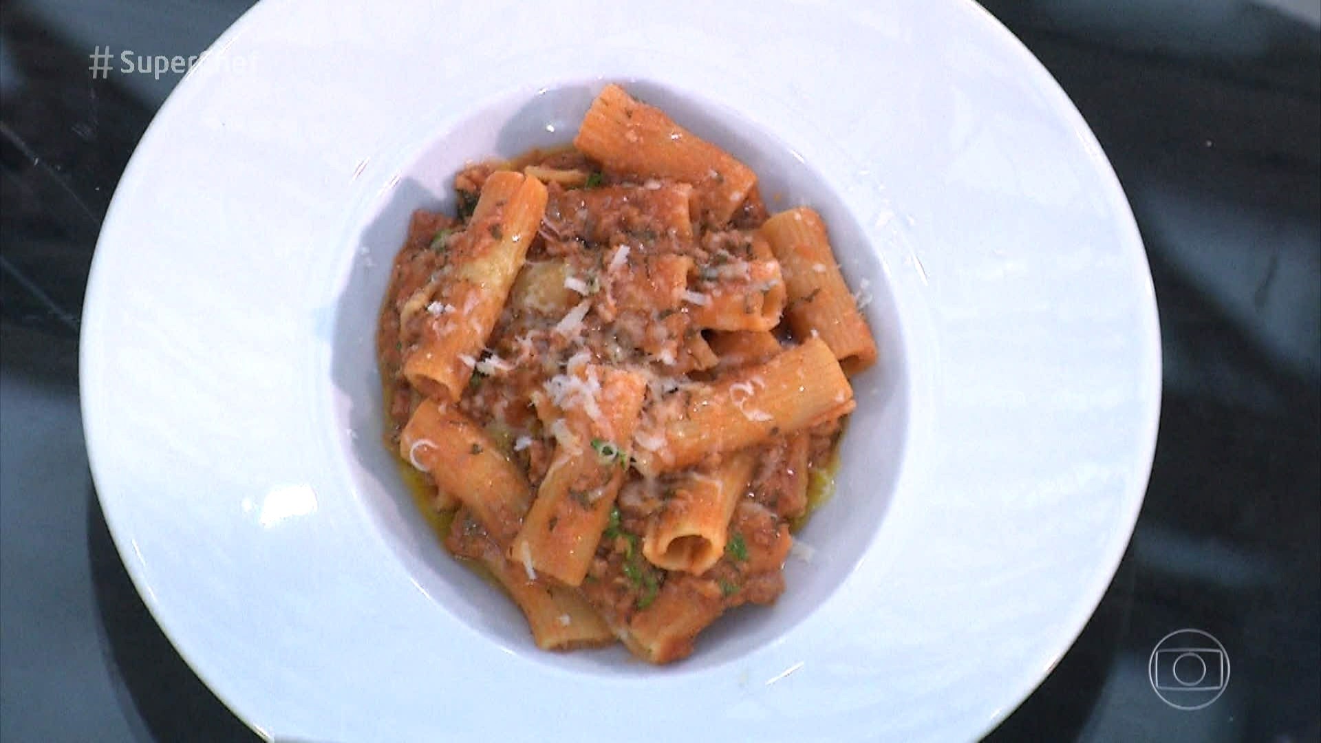 Rigatoni com Ragu à Bolonhesa do chef Claude Troisgros | Receitas