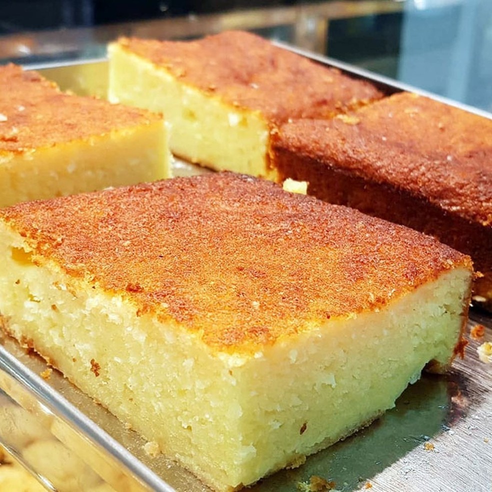 Aprenda como fazer um saboroso bolo de mandioca cremoso