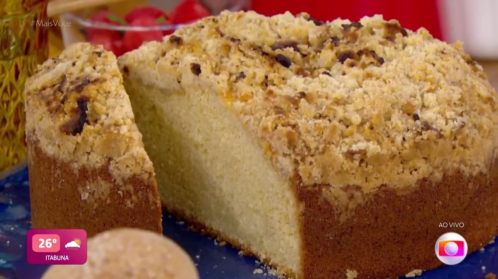 Cuca de laranja com farofa doce