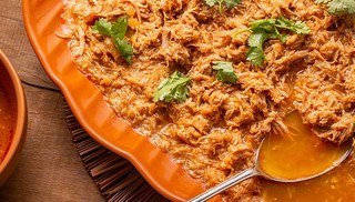 Pernil com molho de abacaxi