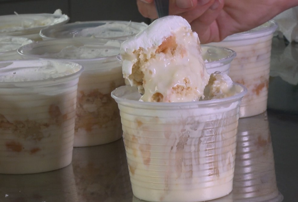 Aprenda a fazer bolo de pote de abacaxi cremoso