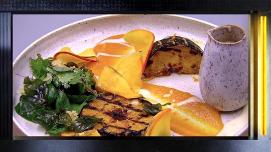 Medalh&atilde;o de ab&oacute;bora com pur&ecirc; de ab&oacute;bora e molho de queijo da canastra da Arika, do Chef de Alto N&iacute;vel