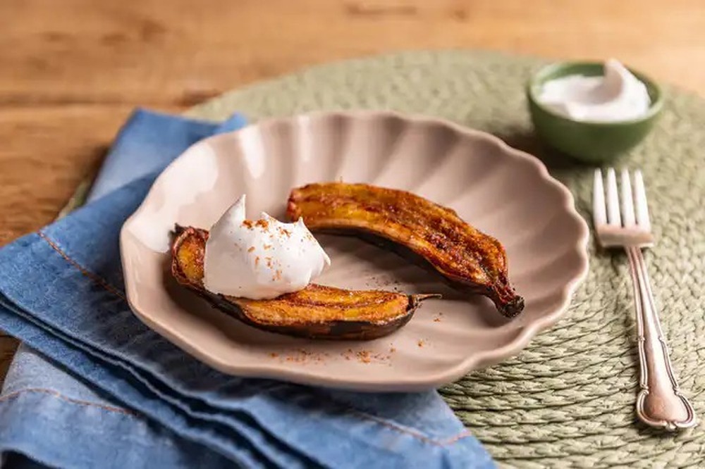 Banana assada na air fryer com merengue de mel