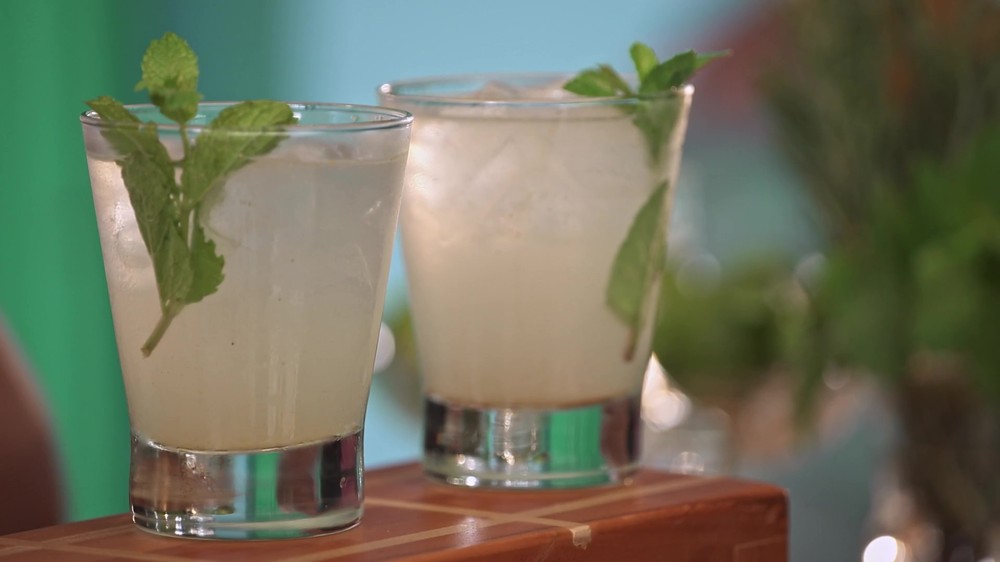Gin fizz: gin, limão e hortelã