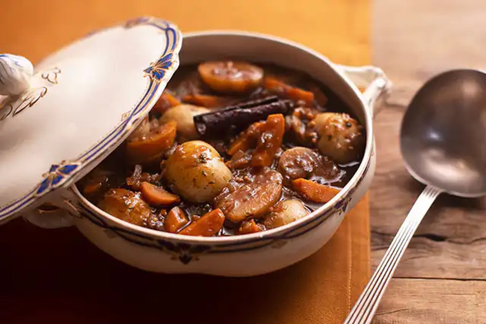 Cozido norueguês de legumes com cerveja: lapskaus