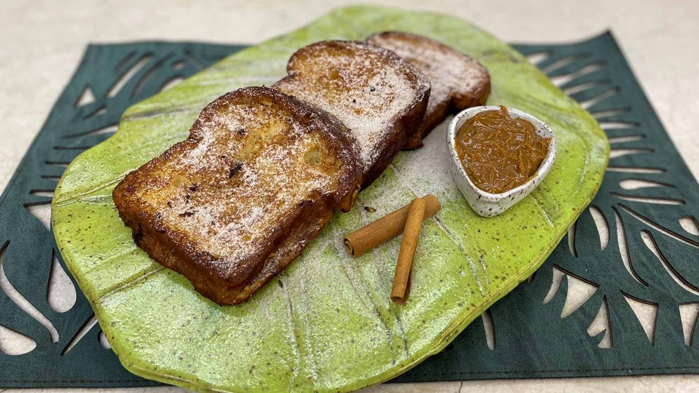 Rabanada com raspas de laranja
