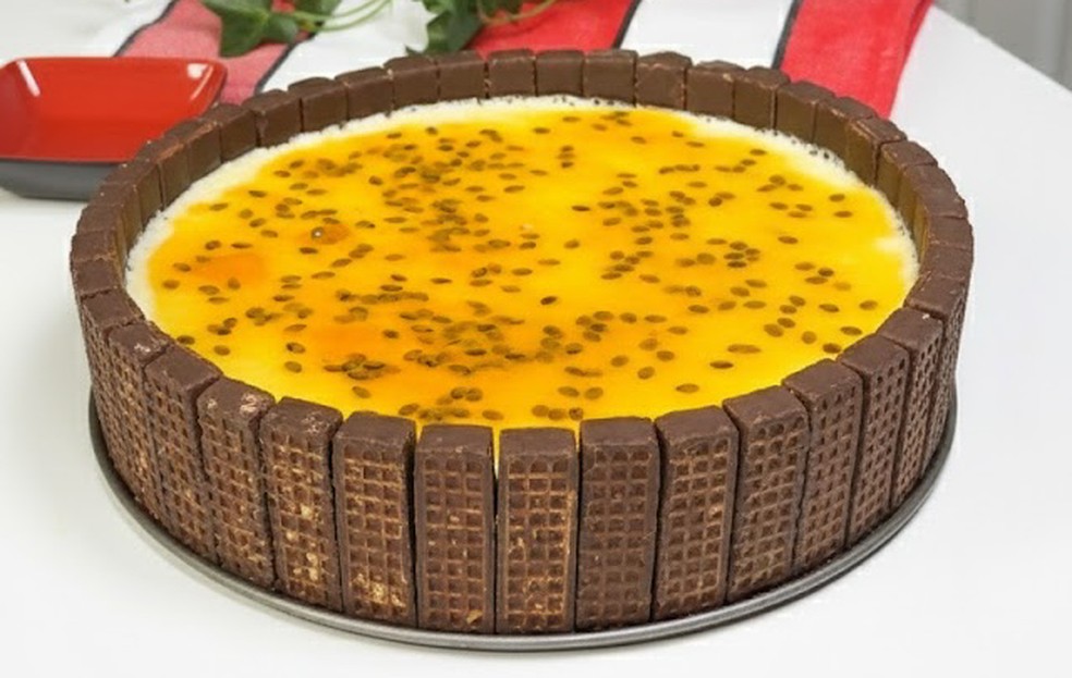 Torta de maracuj&aacute; com chocolate que vira destaque na ceia de Natal: veja sobremesa f&aacute;cil