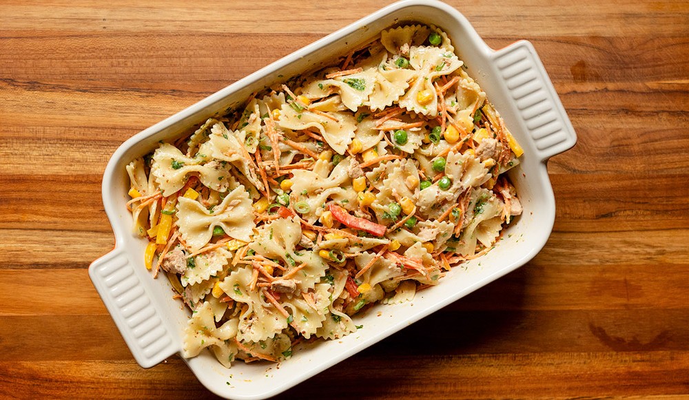 Salada de macarrão com atum