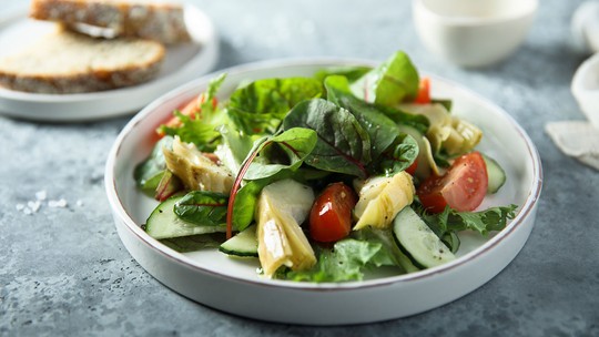 Salada, massa e risoto: 3 receitas com coração de alcachofra