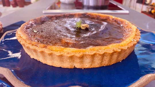 Torta delícia com creme de cardamomo