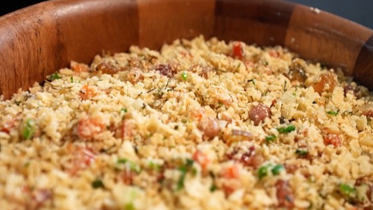 Farofa Natalina com frutas secas e bacon