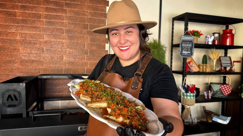 Filé de peixe na brasa com salsa tatemada