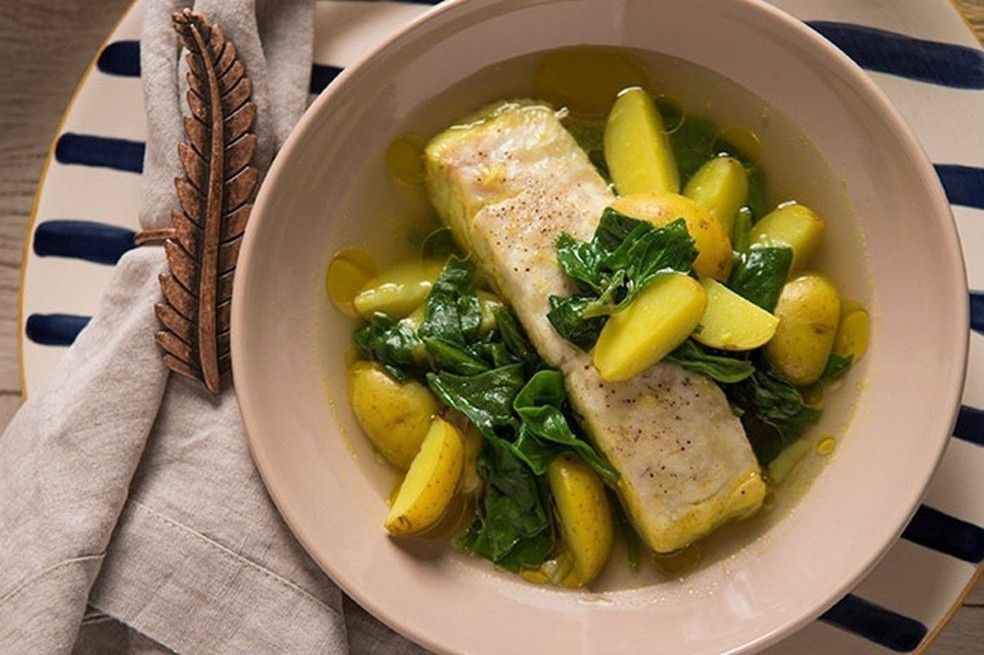 Peixe com batata e espinafre — Foto: Globo