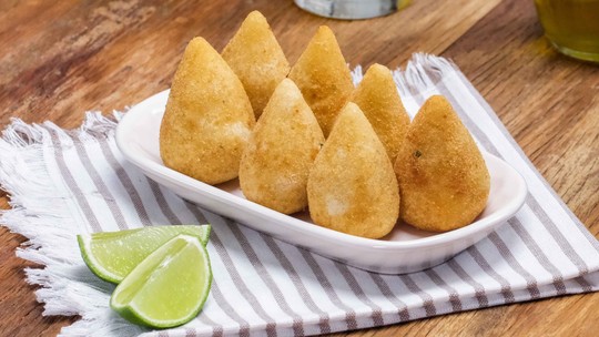 Da clássica à diferentona: 15 receitas de coxinhas para conhecer e provar