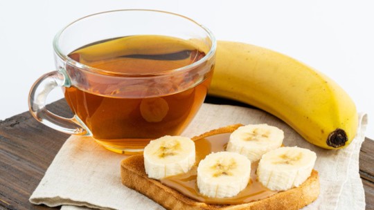 Aprenda a fazer chá de banana 