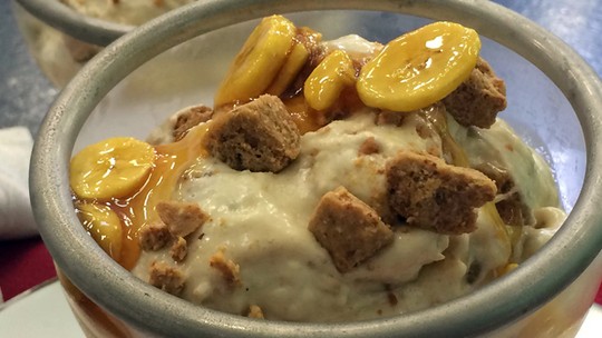 Sorvete de banana com paçoca